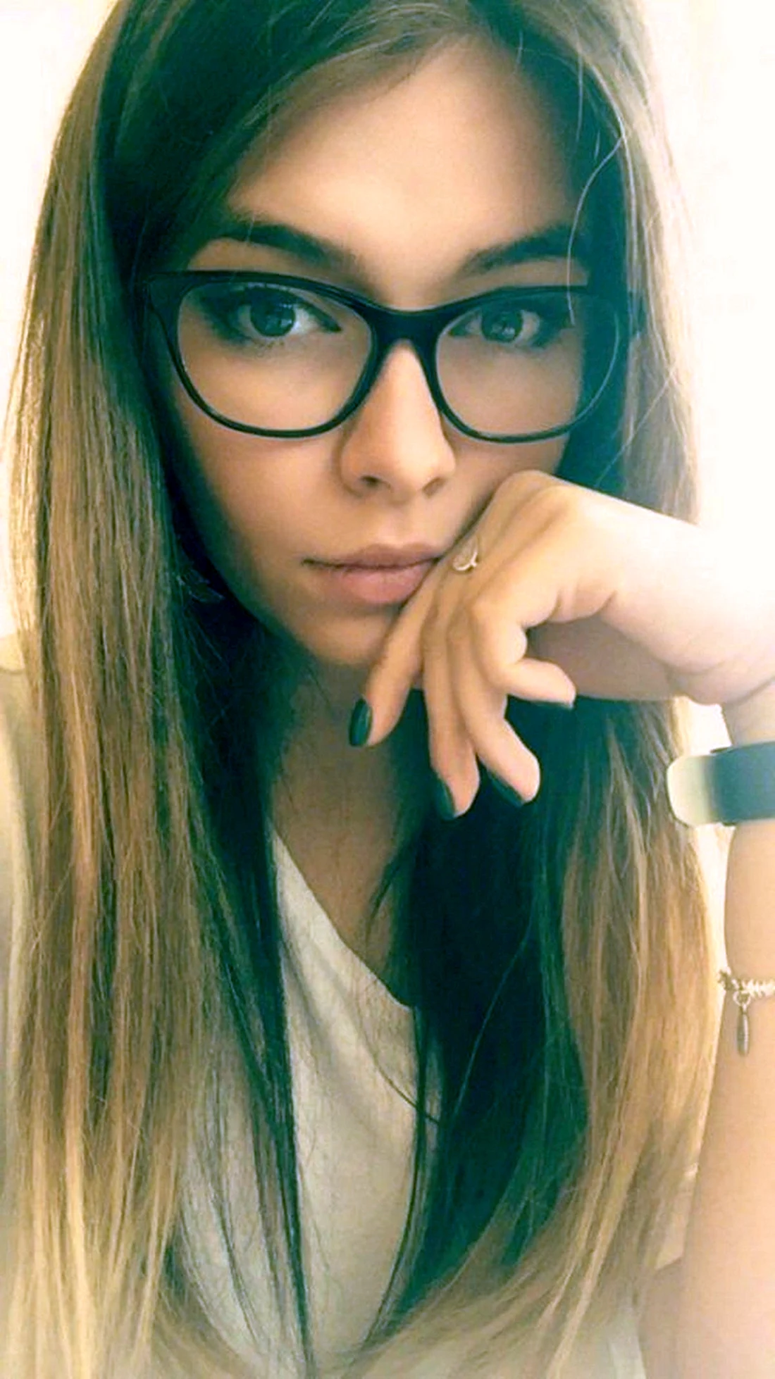 Красивые девушки из соцсетей в очках
