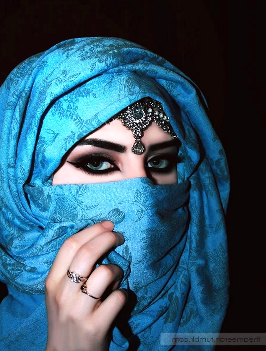Мусульманка с голубыми глазами