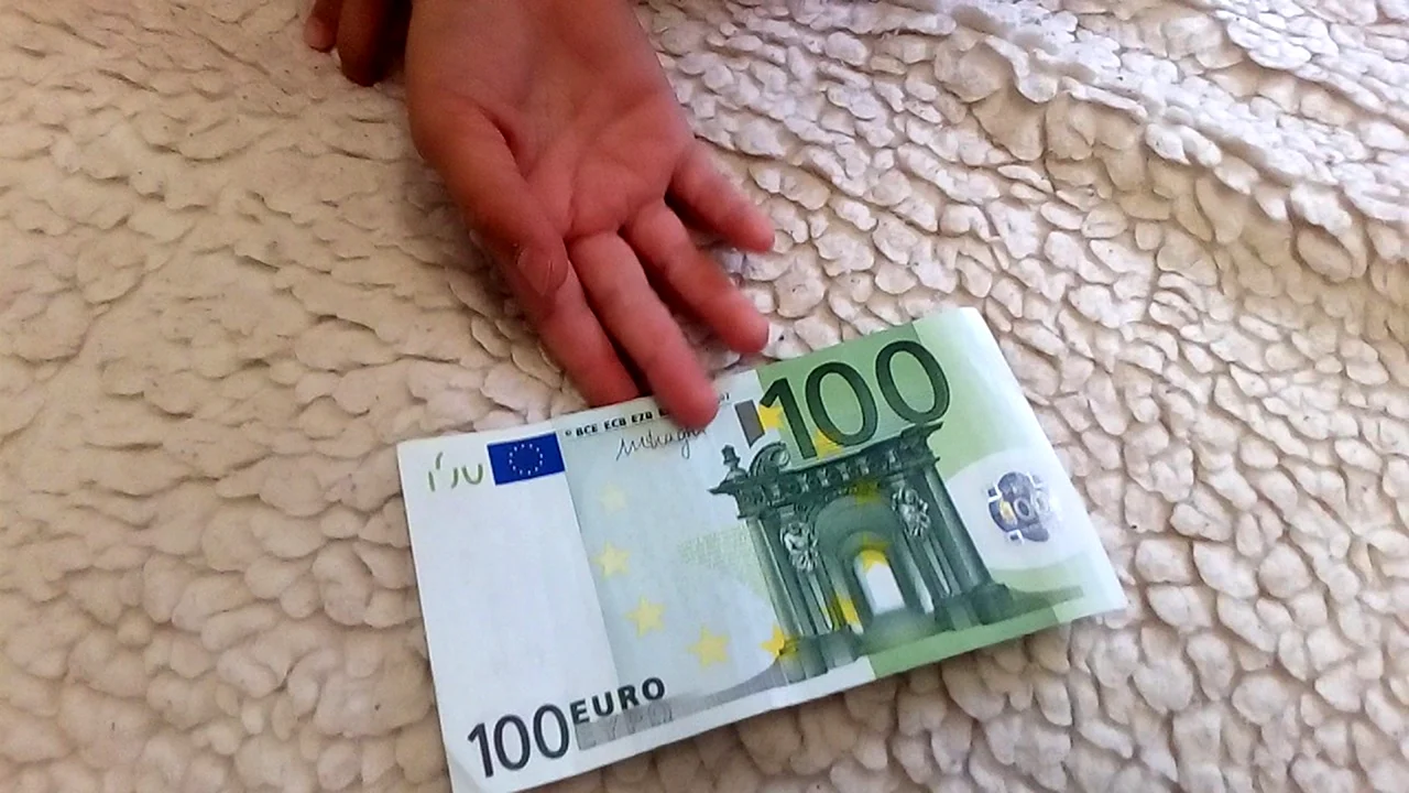 100 Евро