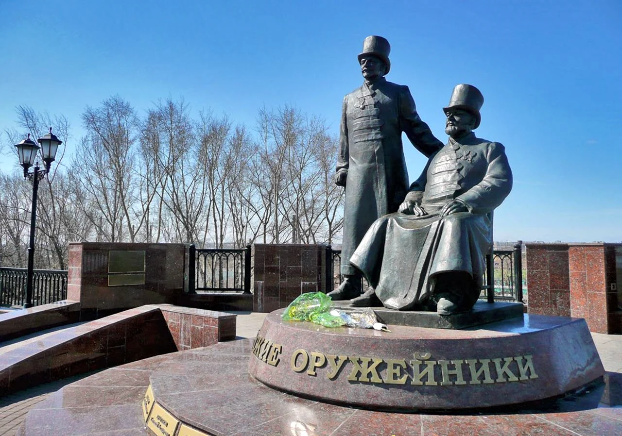 Памятник оружейникам в Ижевске