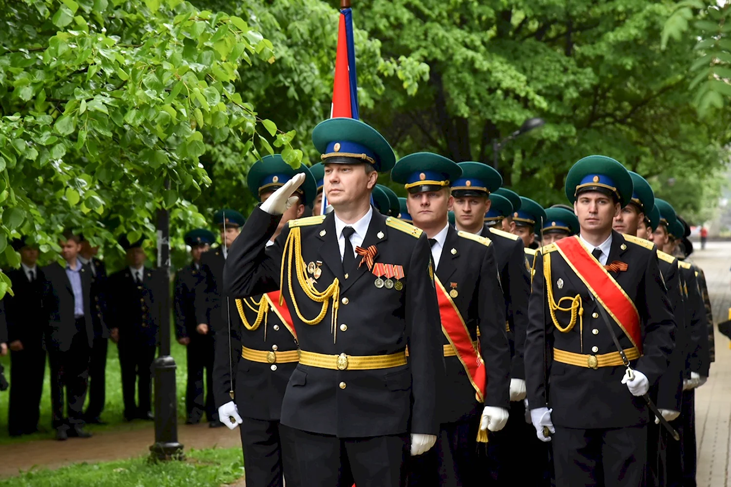 Парадная форма офицеров погранвойск РФ